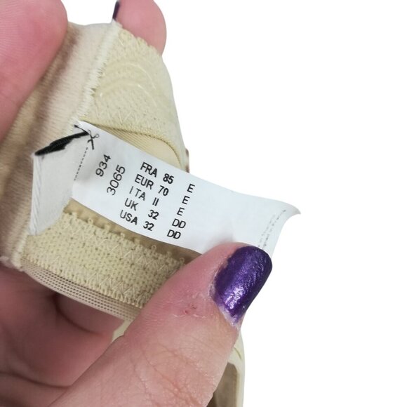 Chantelle Strapless Underwire Beige Bra Size 32DD Multiway No Straps Molded Cup - Picture 9 of 10